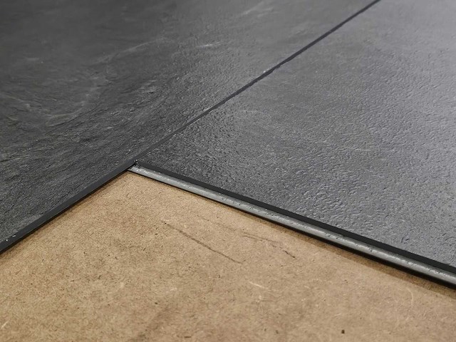 7 m2 pvc click plank - 776 x 387 x 4,5 mm - afbeelding 1 van  2
