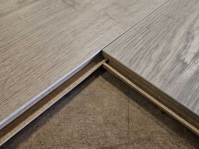 7 m2 visgraat laminaat - 628 x 157 x 10 mm - afbeelding 2 van  3