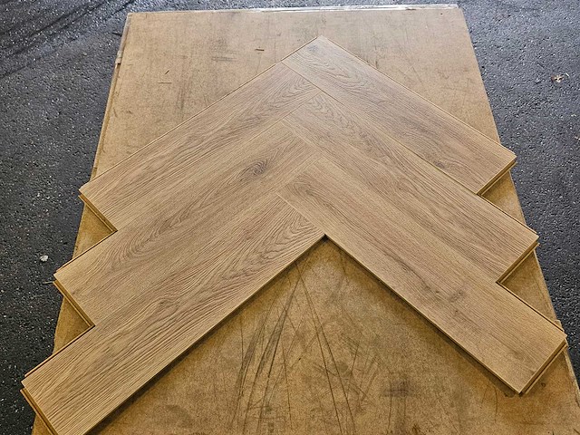 7 m2 visgraat laminaat - 628 x 157 x 10 mm - afbeelding 3 van  3