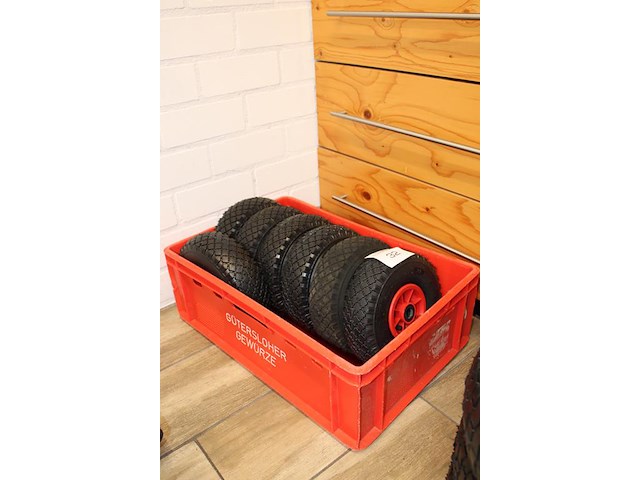 7 platenwagen banden in kunststof krat. maatvoering 3.00-4(260x85) - afbeelding 2 van  2
