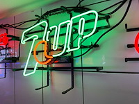 7-up glas neon decoratie - afbeelding 1 van  2