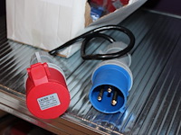 7 verloopkabels cee16 blauw naar cee16 rood. - afbeelding 1 van  3