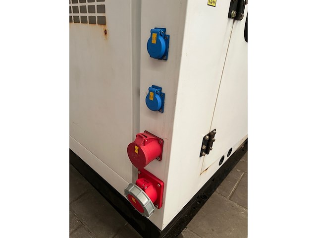 70 kva diesel aggregaat - afbeelding 11 van  12
