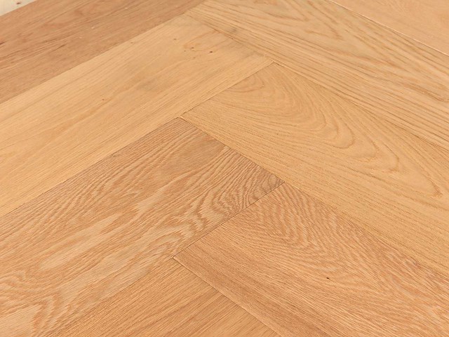 70 m2 parket eiken visgraat mutliplank - 700 x 140 x 15 mm - afbeelding 1 van  4