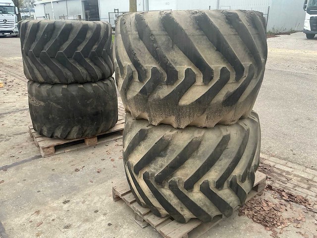 700/45-22.5 bandenset op 10 gaats velg voor graafmachine - afbeelding 5 van  17