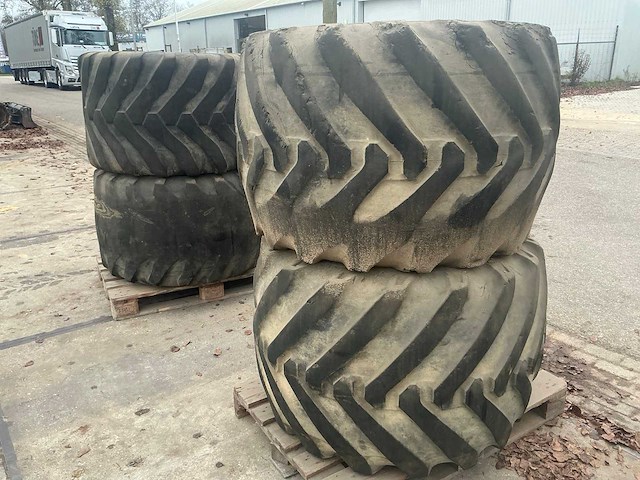 700/45-22.5 bandenset op 10 gaats velg voor graafmachine - afbeelding 1 van  17