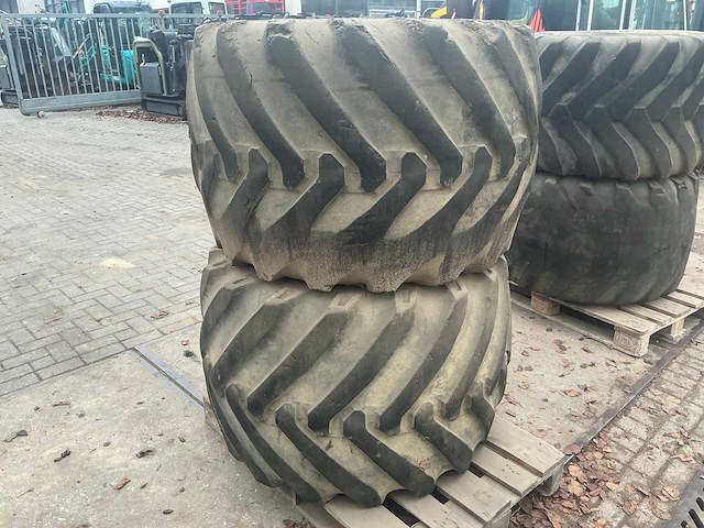 700/45-22.5 bandenset op 10 gaats velg voor graafmachine - afbeelding 12 van  17