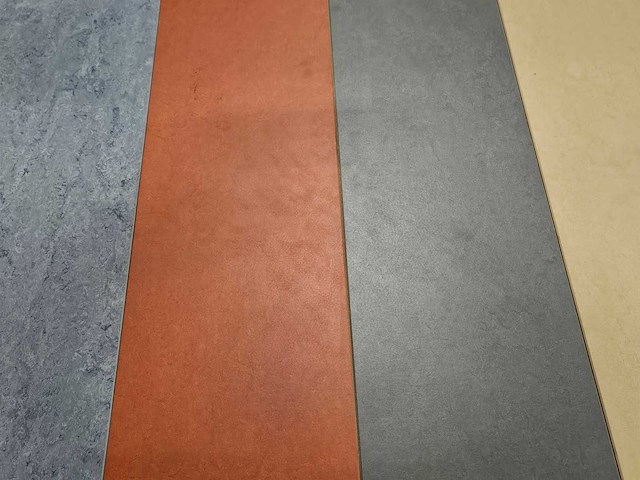 71 m2 pvc click plank op kurk - 895 x 285 x 12 mm - afbeelding 1 van  3