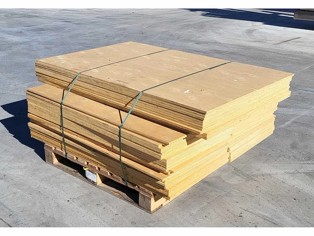 73 x fins vuren 12mm ( = 66m2 ) - afbeelding 1 van  4