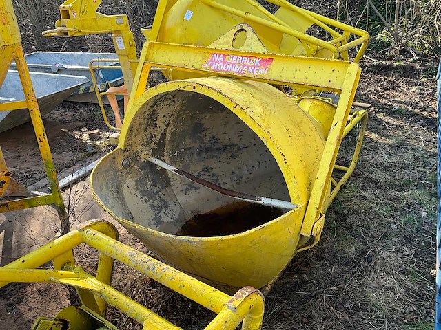 750l betonkubel - afbeelding 1 van  4