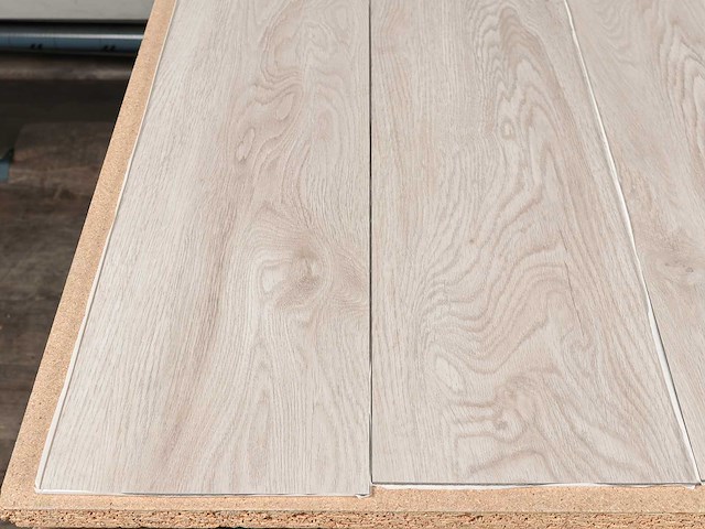 76 m2 pvc zelfklevend stroken - 1219 x 184 x 2,5 mm - afbeelding 2 van  4