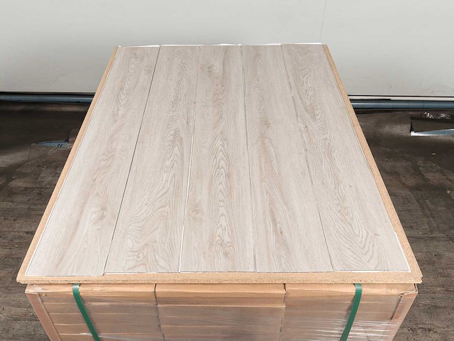 76 m2 pvc zelfklevend stroken - 1219 x 184 x 2,5 mm - afbeelding 3 van  4