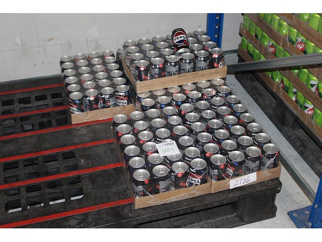 7up lemon & lime. 34 trays a 24 blikken 0,33l. totaal 816 blikken. tht 4-26. bod is inclusief 122 euro stat... - afbeelding 1 van  2