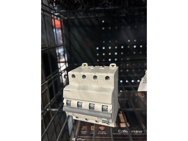 7x aardlekautomaat 16a 30ma b-kar 3p+n siemens, 5su13466fp16 - afbeelding 1 van  7