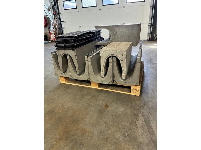 7x afvoergoot/lijngoot/zandvanggoot materiaal glasvezelversterkt beton incl. gietijzer rooster., hauraton faserfix, ks200.010 - afbeelding 1 van  4