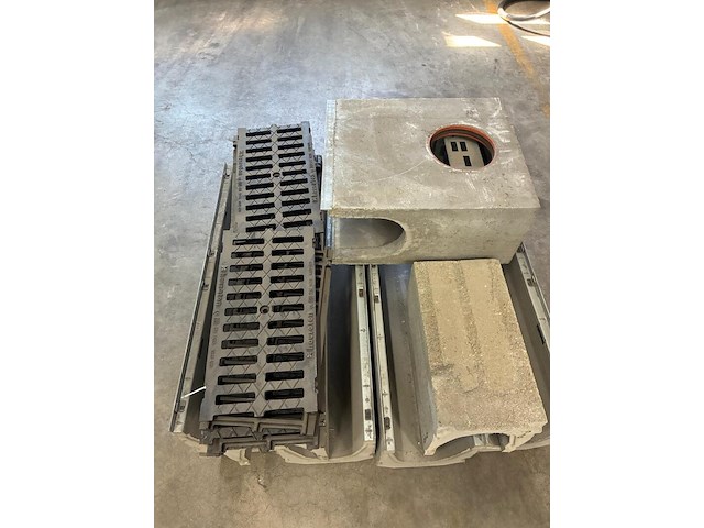 7x afvoergoot/lijngoot/zandvanggoot materiaal glasvezelversterkt beton incl. gietijzer rooster., hauraton faserfix, ks200.010 - afbeelding 4 van  4