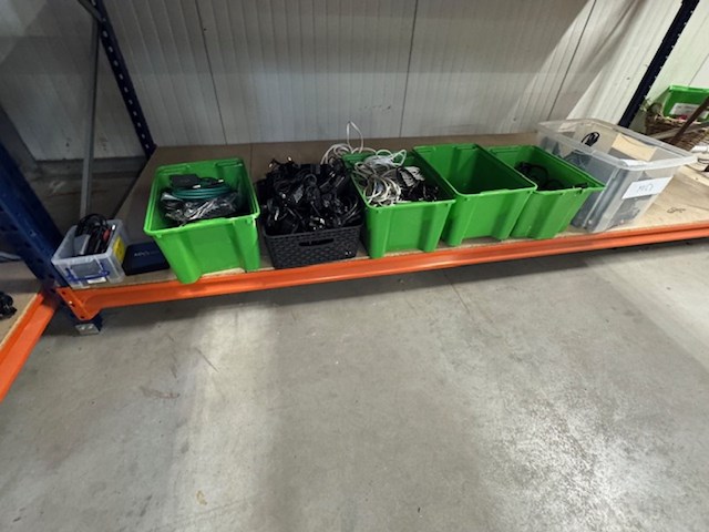 7x bak met diverse bekabeling en adapters - afbeelding 1 van  10