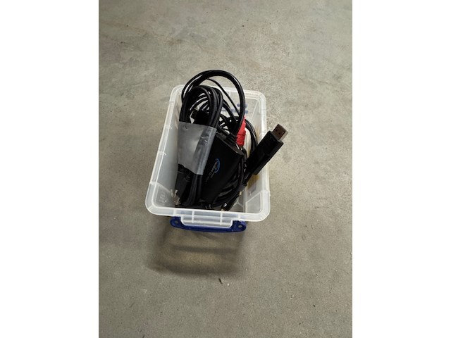 7x bak met diverse bekabeling en adapters - afbeelding 4 van  10