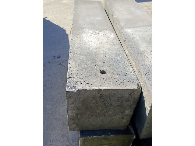 7x betonnen doorrijverbod paal - afbeelding 2 van  4