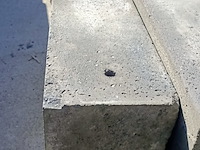 7x betonnen doorrijverbod paal - afbeelding 2 van  4