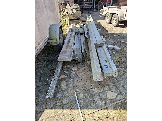 7x diverse betonnen vloerleggers - afbeelding 1 van  4
