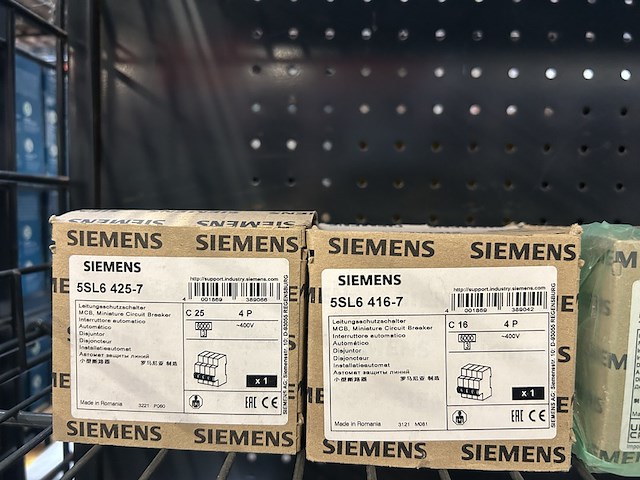 7x diverse meterkast accessoires w.o. aardlekblok, installatieautomaat siemens - afbeelding 2 van  3