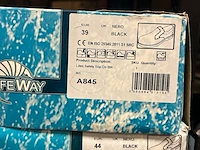 7x diverse schoenen w.o. veiligheidsschoenen w.o. birkenstock, safeway, portwest en slipbuster - afbeelding 3 van  6