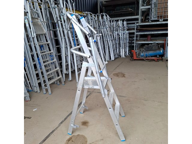 7x diverse trappen en ladders - afbeelding 3 van  9