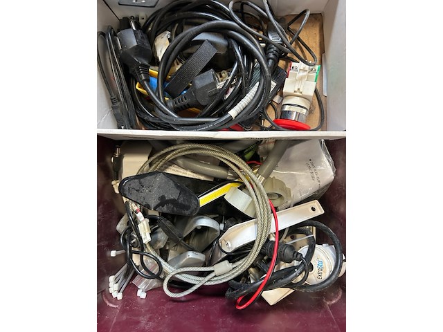 7x doos elektronica, bouw- en installatiematerialen w.o. lisa, skandia, marabu - afbeelding 3 van  11
