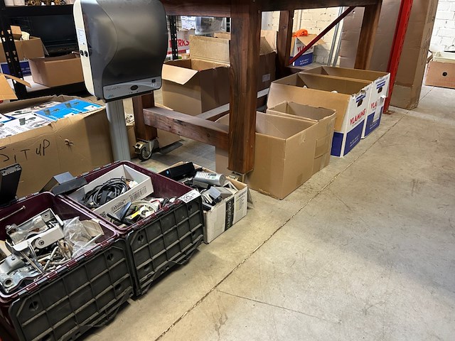 7x doos elektronica, bouw- en installatiematerialen w.o. lisa, skandia, marabu - afbeelding 1 van  11