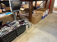 7x doos elektronica, bouw- en installatiematerialen w.o. lisa, skandia, marabu - afbeelding 1 van  11