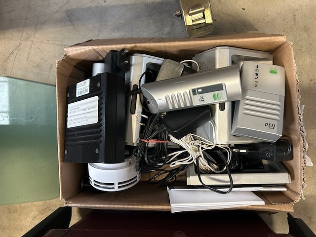 7x doos elektronica, bouw- en installatiematerialen w.o. lisa, skandia, marabu - afbeelding 5 van  11