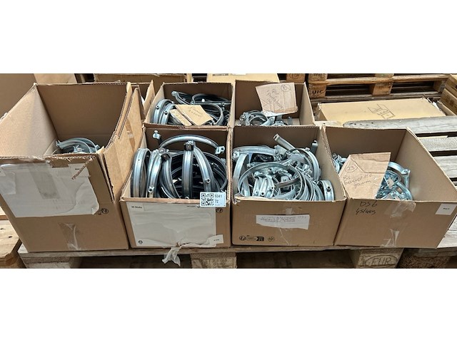 7x doos met installatiemateriaal met o.a. metalen pijpbeugels - afbeelding 1 van  8