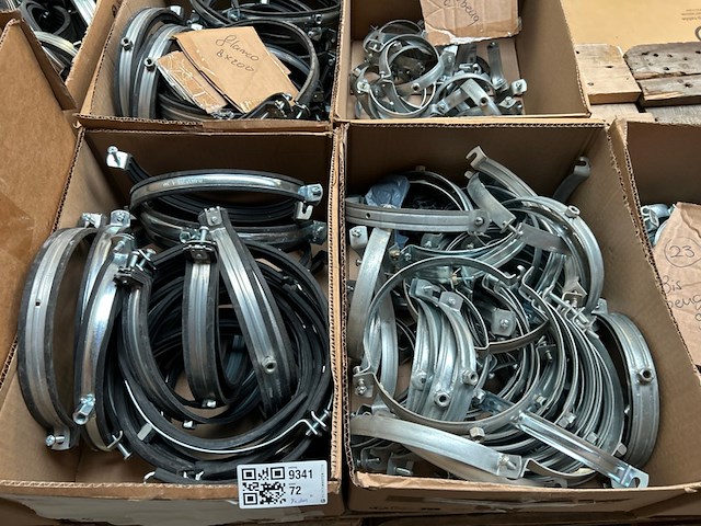 7x doos met installatiemateriaal met o.a. metalen pijpbeugels - afbeelding 2 van  8
