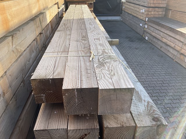 7x douglas balken fijnbezaagd, 200x200mm, lengte 500cm - afbeelding 1 van  3