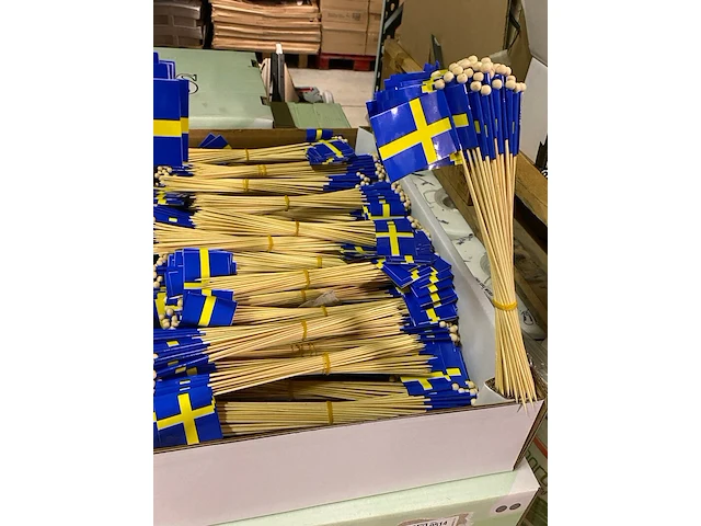 7x dozen a 2000 stuks zweedse steekvlagetjes - afbeelding 2 van  4