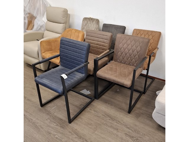 7x eetkamerstoel en 1x barkruk - afbeelding 1 van  10