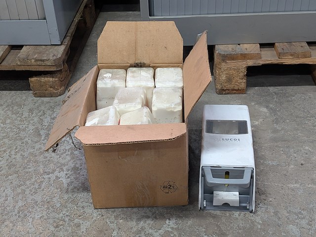 7x flacon handzeep met 1x dispencer lucos skincare - afbeelding 1 van  5