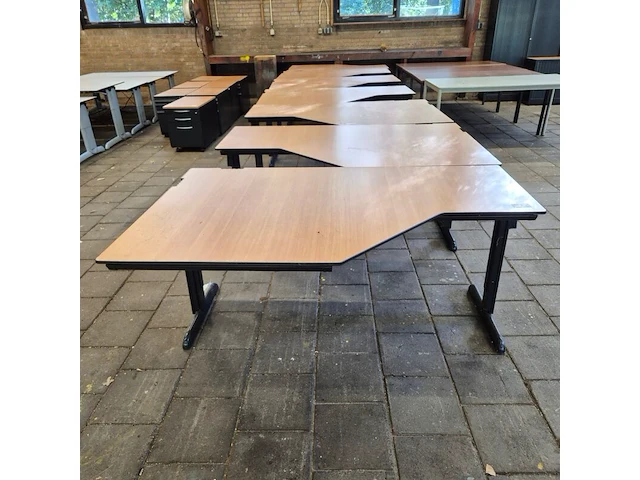 7x hoekbureau, o.a. ahrend - afbeelding 1 van  6