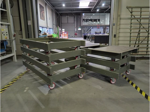 7x intern transportmiddel op 4x zwenkwiel - afbeelding 1 van  6