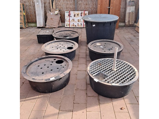 7x kunststof waterbak, o.a. ubbink - afbeelding 1 van  13