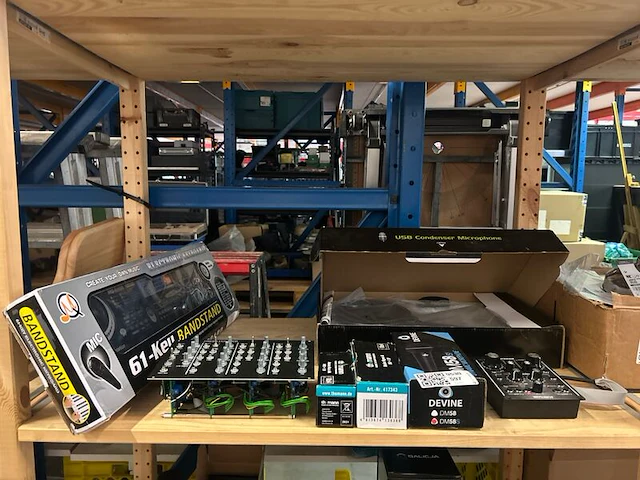 7x muziekinstrumenten, studio- en audioapparatuur, w.o. devine, roland - afbeelding 1 van  9