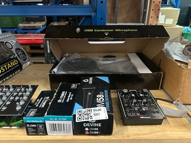 7x muziekinstrumenten, studio- en audioapparatuur, w.o. devine, roland - afbeelding 2 van  9