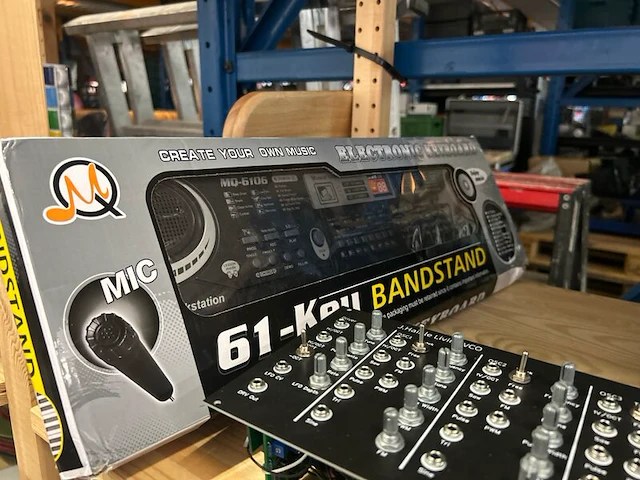 7x muziekinstrumenten, studio- en audioapparatuur, w.o. devine, roland - afbeelding 4 van  9
