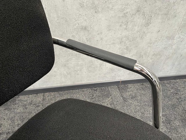 7x nestelbare vergaderstoel zwart-chroom - afbeelding 3 van  4