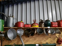 7x nostalgische schenkkan met 9x trechter - afbeelding 1 van  7