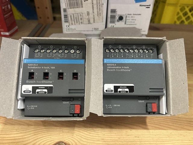 7x onderdelen voor groepenkast/schakelkast w.o. honeywell, busch-jaeger - afbeelding 2 van  3