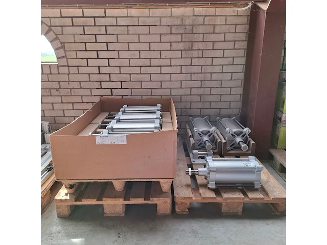 7x pneumatische cilinder festo - afbeelding 1 van  12