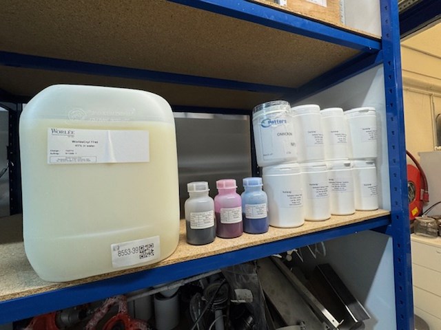 7x polyvinyl alcohol en 2x jerrycan worleecryl kuraray, 95-88 en 49-88 - afbeelding 1 van  6