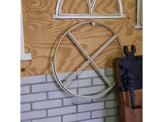 7x stalraam met diverse gereedschap - afbeelding 4 van  5